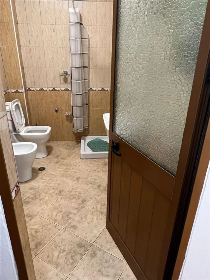 Tirane, jepet me qera apartament 1+1 Kati 3, 50 m² 450 € (Concord Center , 5 Maji)