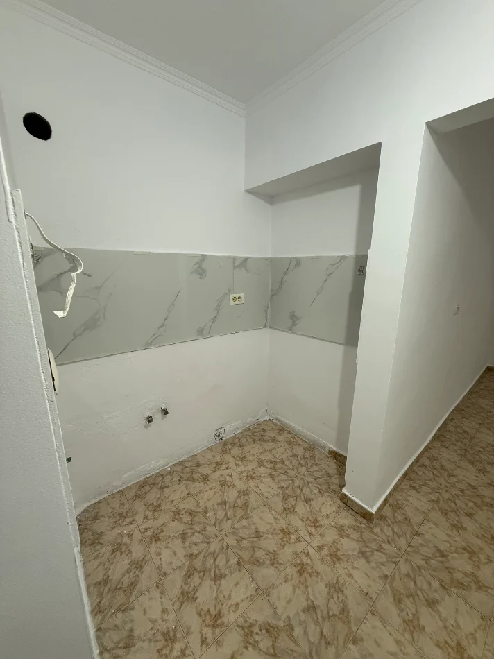 Tirane, shitet garsonier Kati 0, 63 m² 195.000 € (Poliklinika 9)