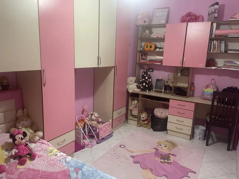 Tirane, jepet me qera apartament 3+1 Kati 7, 85 m² (Gjergj Legisi)