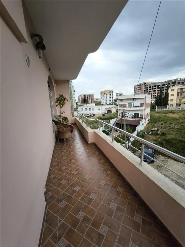 Tirane, jepet me qera shtepi 1+1+Ballkon , 85 m² 320 € (Kodra e Priftit)