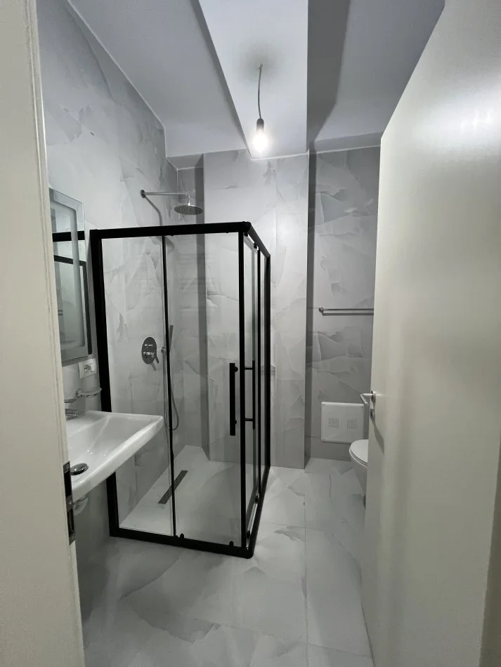 Tirane, jepet me qera apartament 2+1 Kati 3, 100 m² 500 € (Ali demi)