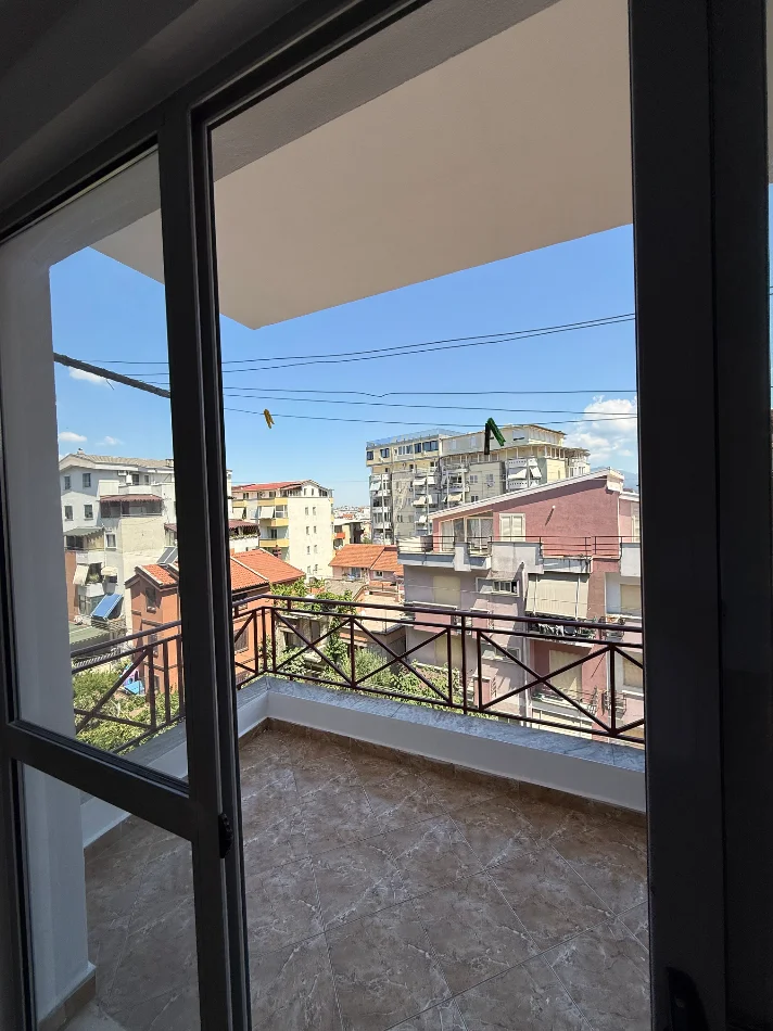 Tirane, shitet apartament 1+1 Kati 3, 67 m² 153.000 € (Rruga Rrapo Hekali - Furre Buke Dumrea Kodra Diellit)