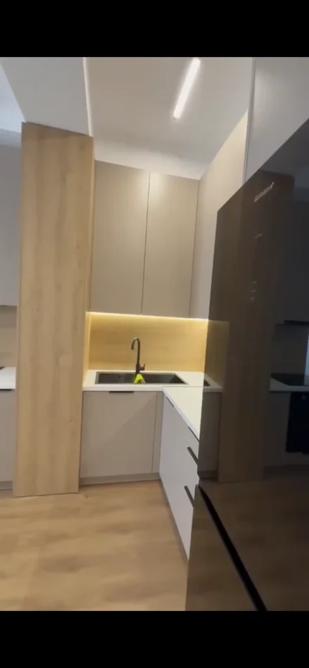 Tirane, jap me qera 2+1, 80 m² 55.000 leke (Ali Demi)