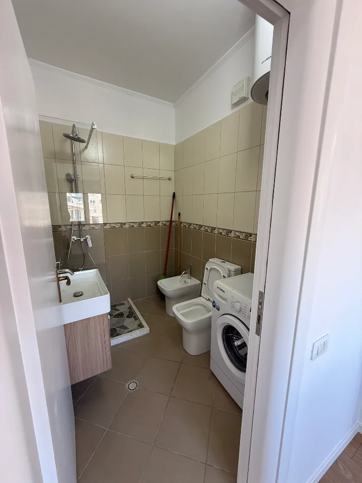 Tirane, shitet apartament 1+1 Kati 3, 67 m² 153.000 € (Rruga Rrapo Hekali - Furre Buke Dumrea Kodra Diellit)