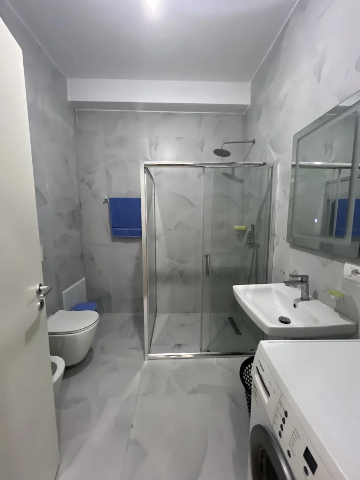 Tirane, jepet me qera apartament 2+1 Kati 3, 100 m² 500 € (Ali demi)