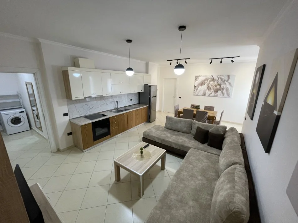 Tirane, jepet me qera apartament 1+1+Aneks+Ballkon Kati 4, 70 m² 700 € (Rruga Kosovareve)