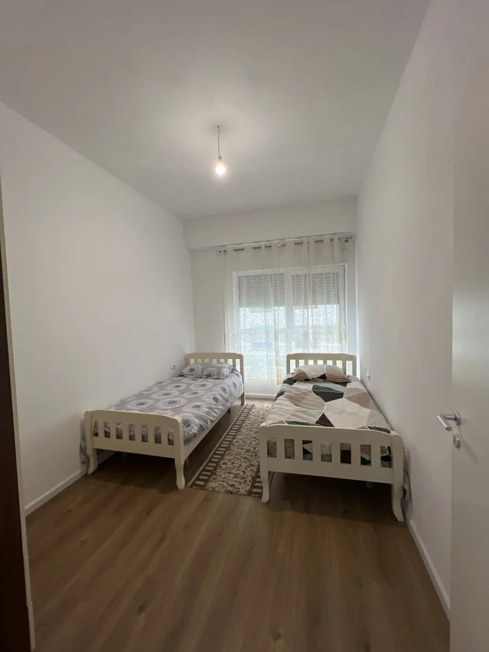 Tirane, jepet me qera apartament 2+1 Kati 3, 100 m² 500 € (Ali demi)