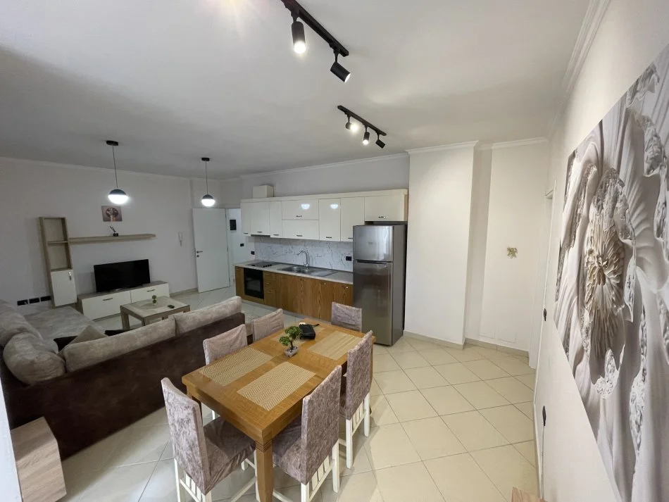Tirane, jepet me qera apartament 1+1+Aneks+Ballkon Kati 4, 70 m² 700 € (Rruga Kosovareve)