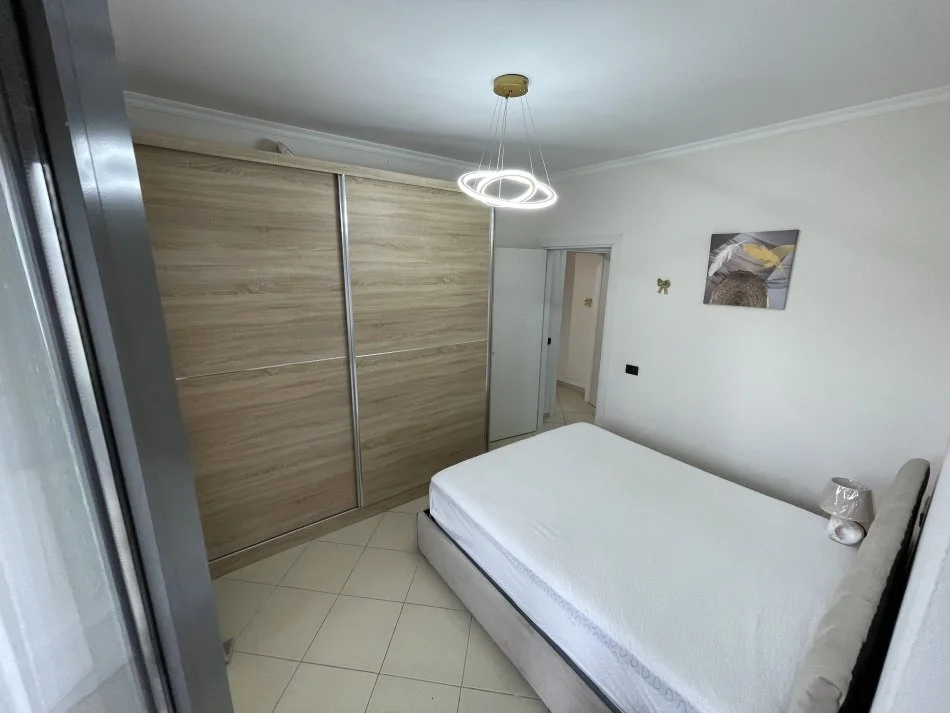 Tirane, jepet me qera apartament 1+1+Aneks+Ballkon Kati 4, 70 m² 700 € (Rruga Kosovareve)