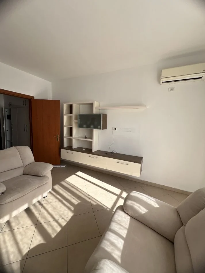 Durres, jepet me qera apartament 2+1+Ballkon Kati 8, 100 m² 350 € 