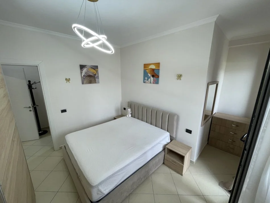 Tirane, jepet me qera apartament 1+1+Aneks+Ballkon Kati 4, 70 m² 700 € (Rruga Kosovareve)