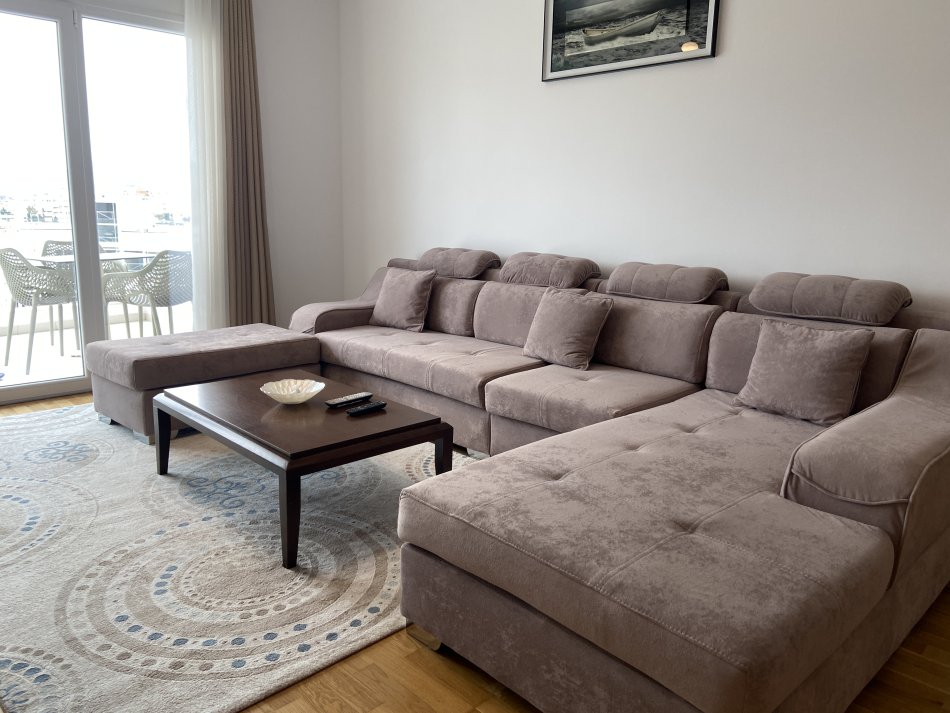 Tirane, jepet me qera apartament 2+1+Ballkon Kati 3, 97 m² (Kopeshti Botanik)