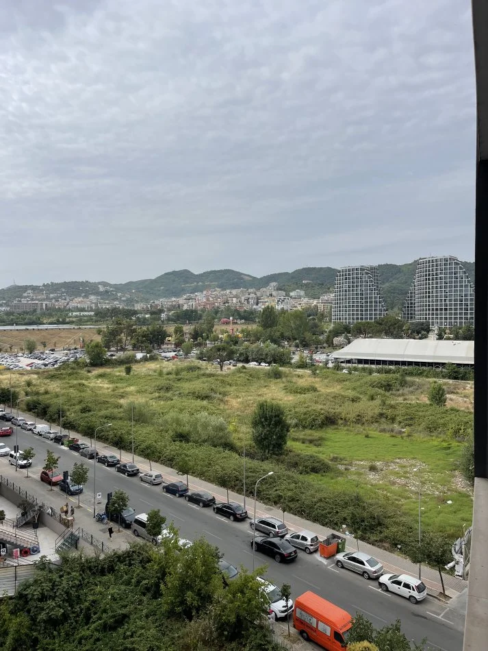 Tirane, jepet me qera apartament 1+1+Aneks+Ballkon Kati 4, 70 m² 700 € (Rruga Kosovareve)