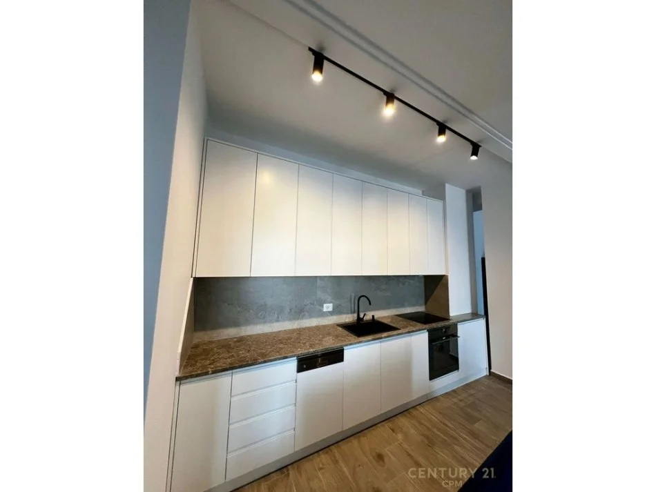 Tirane, jepet me qera apartament 2+1 Kati 8, 96 m² 900 € 