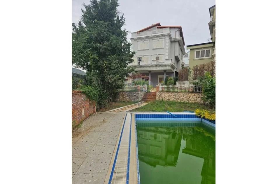 Tirane, shitet 2 Katshe , 667 m² 850.000 € (Mjull Bathore)