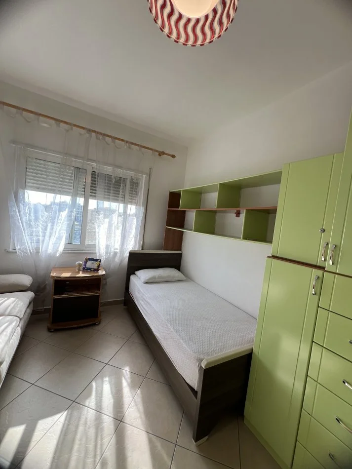 Durres, jepet me qera apartament 2+1+Ballkon Kati 8, 100 m² 350 € 