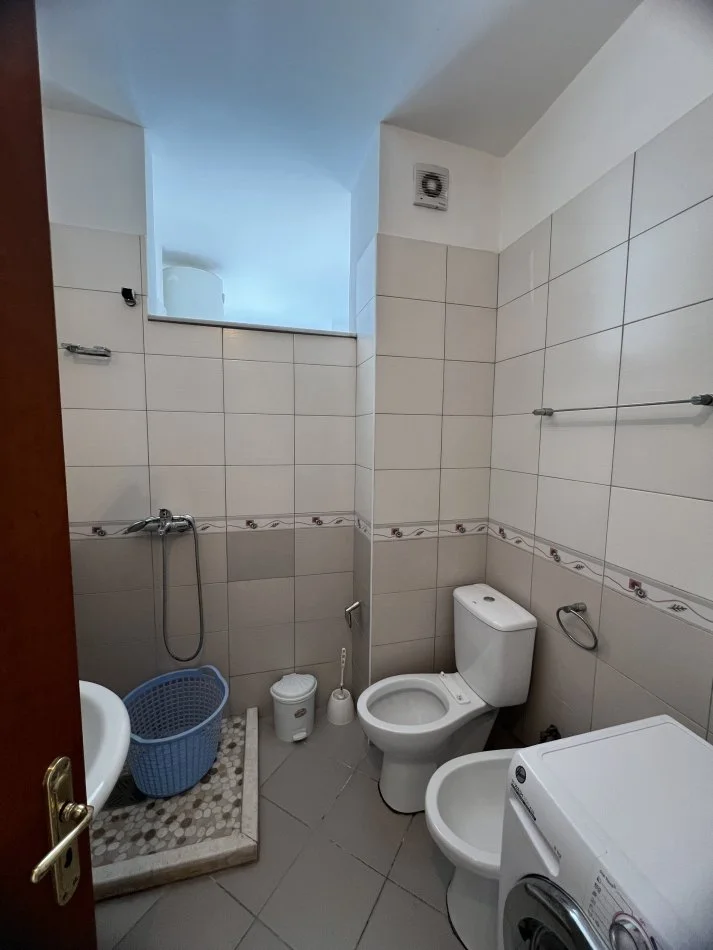 Durres, jepet me qera apartament 2+1+Ballkon Kati 8, 100 m² 350 € 