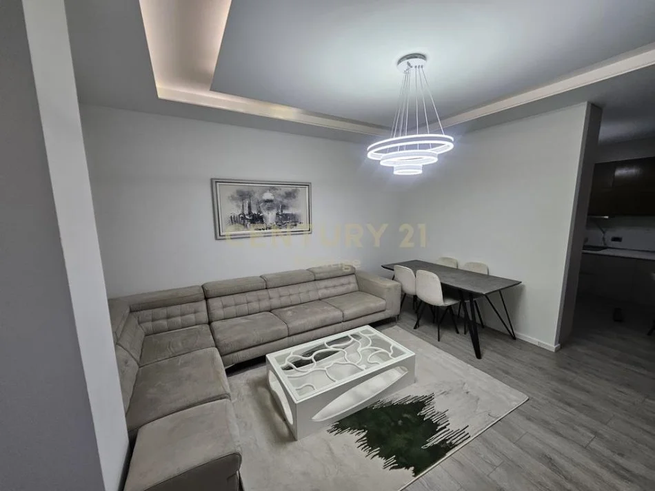 Tirane, jepet me qera apartament 2+1 Kati 2, 120 m² 1.100 € 