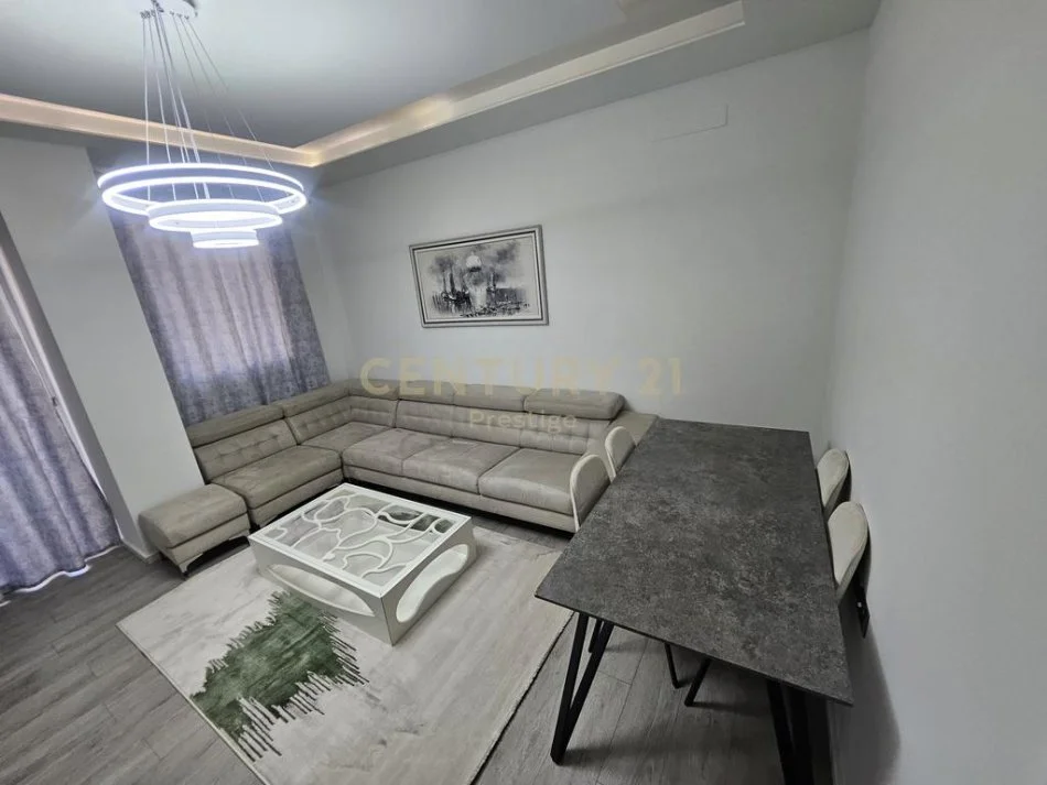 Tirane, jepet me qera apartament 2+1 Kati 2, 120 m² 1.100 € 