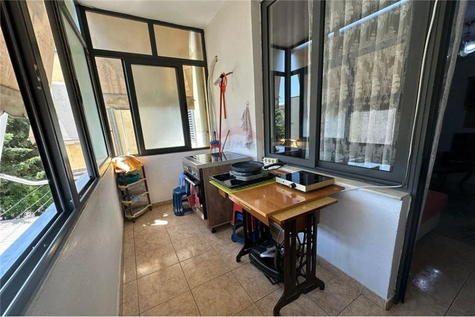 Tirane, shitet apartament 1+1 Kati 4, 65 m² 90.000 € (Rruga e Dibres)