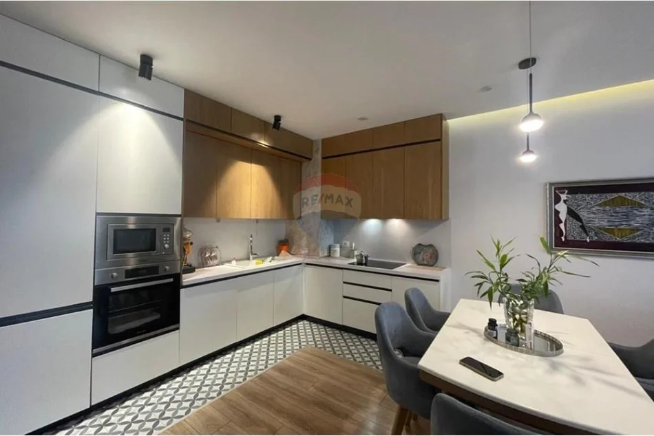 Tirane, shitet apartament 4+1+Ballkon Kati 2, 100 m² 229.000 € (Kodra e Priftit)