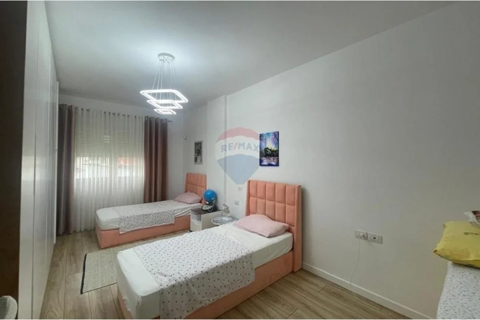 Tirane, shitet apartament 4+1+Ballkon Kati 2, 100 m² 229.000 € (Kodra e Priftit)