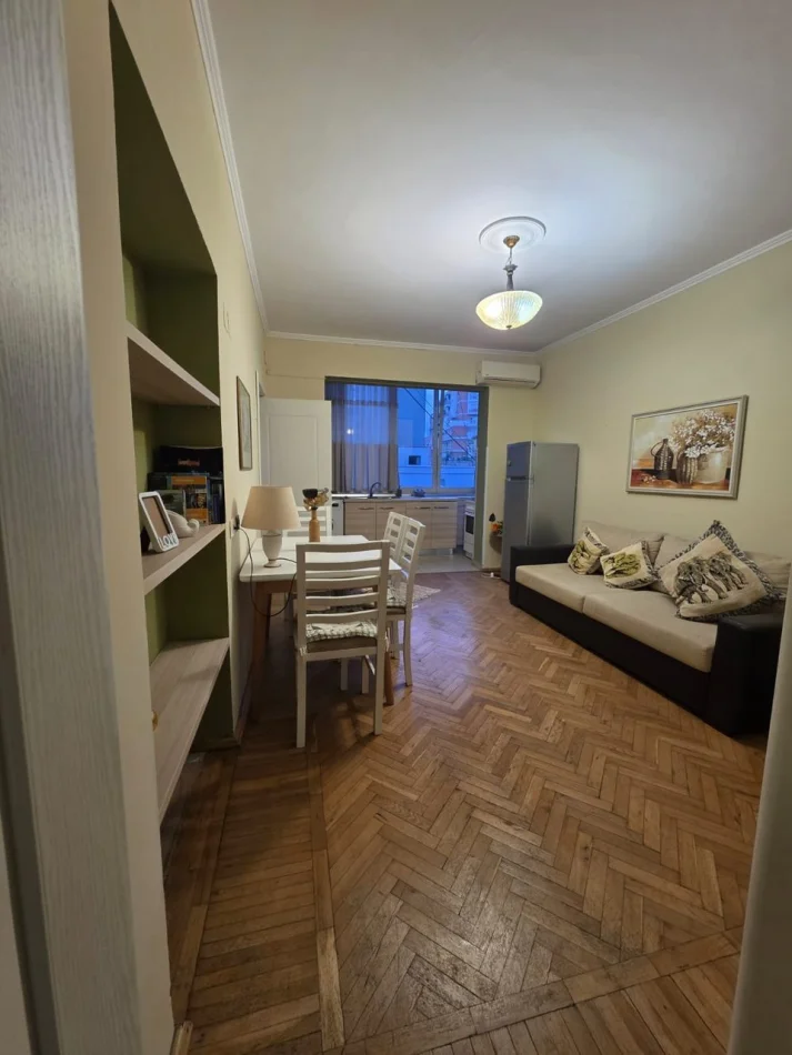 Tirane, apartament 1+1 Kati 2, 56 m² 600 € (Post Parkimi Qender Dollari)