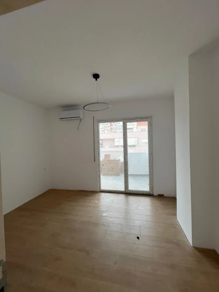 Tirane, jepet me qera apartament 2+1 Kati 4, 109 m² 600 € (Fresku)