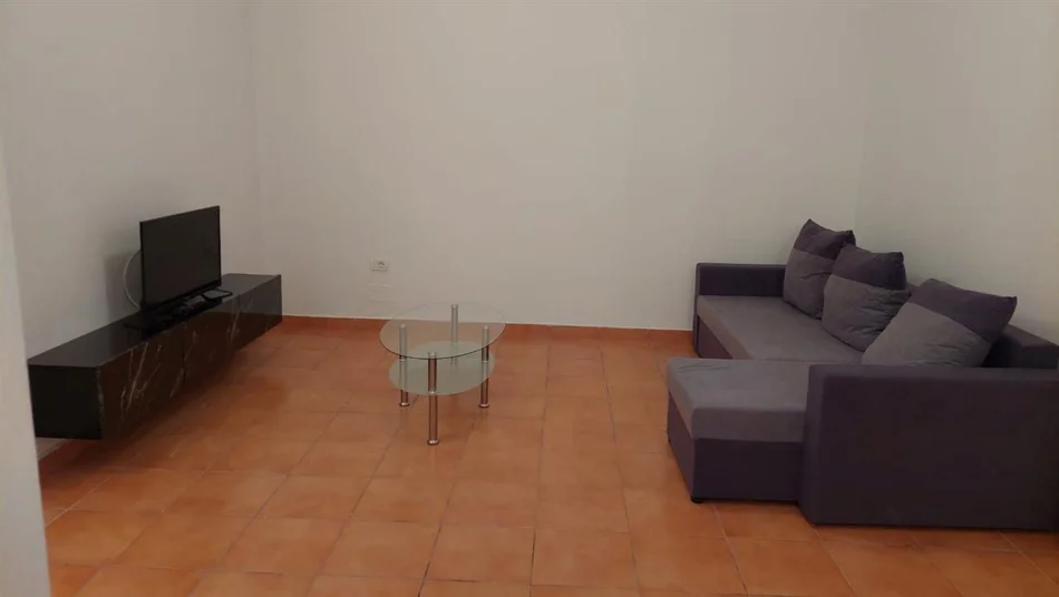 Tirane, jepet me qera apartament 2+1 Kati 8, 104 m² 450 € (2 Astir)