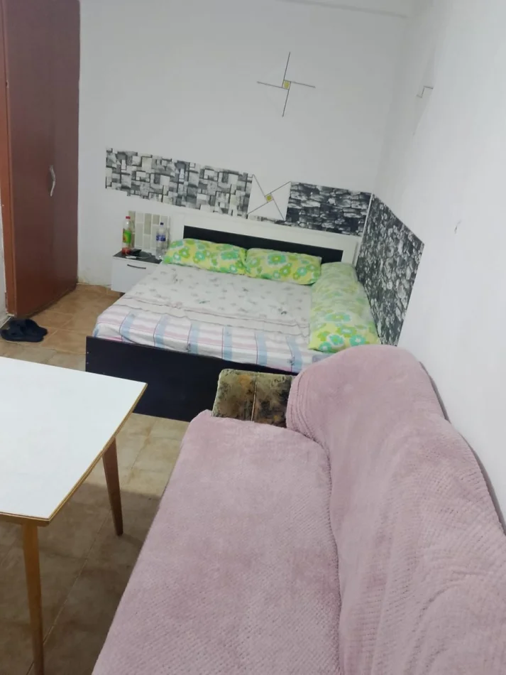 Tirane, jepet me qera apartament 1+1 Kati 1, 40 m² 200 € (Rruga 5 Maji)