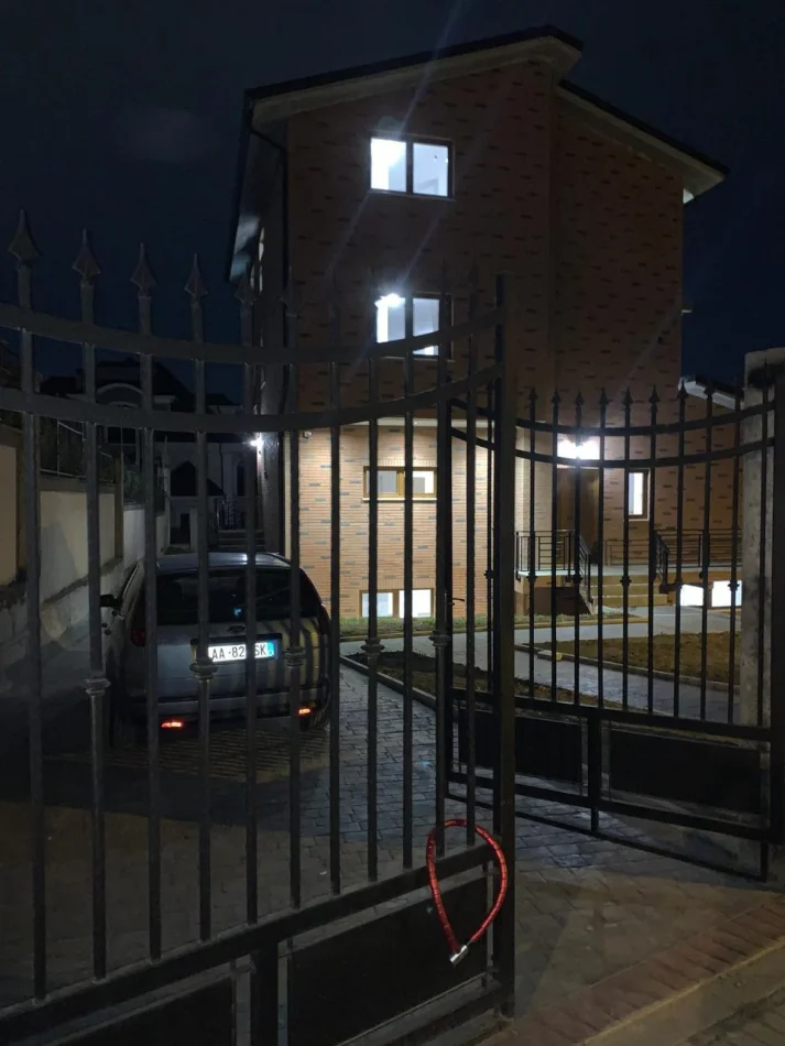 Tirane, jepet me qera apartament 2+1 Kati 1, 560 m² 3.000 € (Teg Tirana East Gate)