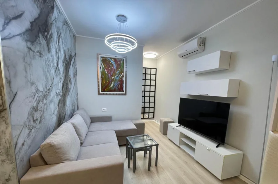 Tirane, jepet me qera apartament 1+1 Kati 5, 62 m² 650 € (Tregu Elektrik)