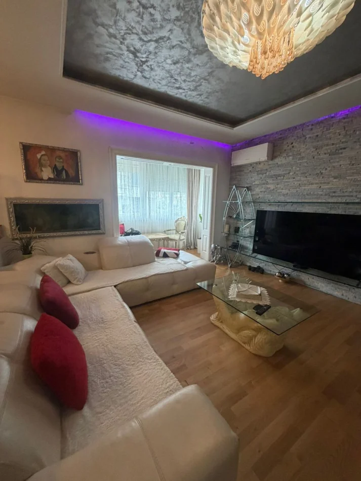 Tirane, shitet apartament 3+1 Kati 3, 128 m² 300000 € (Komuna E Parisit)