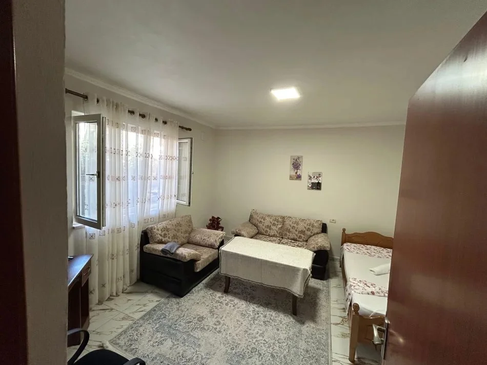 Tirane, jepet me qera apartament 1+1 Kati 1, 35 m² 270 € (Don Bosko)