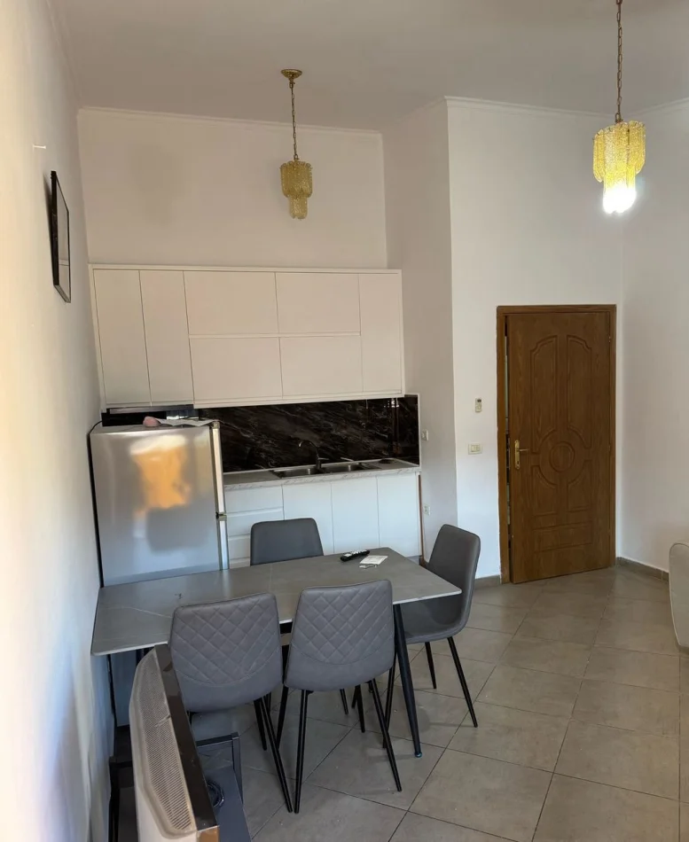 Tirane, jepet me qera apartament 1+1 Kati 6, 60 m² 470 € (Rruga Rrapo Hekali)