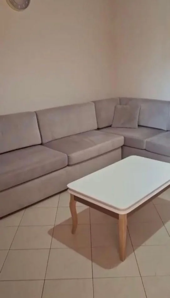 Tirane, jepet me qera apartament 1+1 Kati 3, 70 m² 400 € (Pas Globit Rruga Babe Rexha)