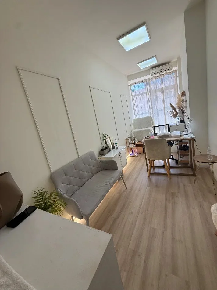 Tirane, jepet me qera ambjent biznesi Kati 1, 55 m² 400 € (Blloku)