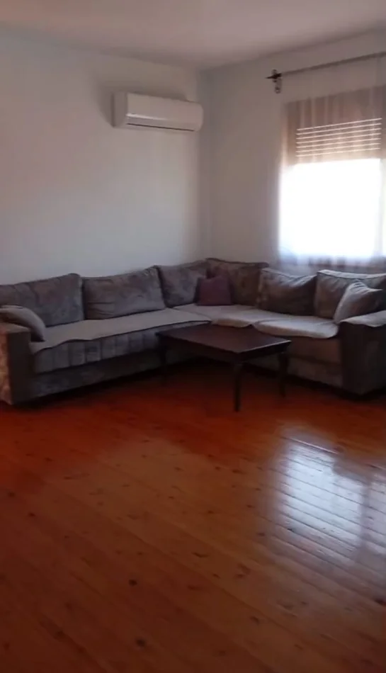 Tirane, jepet me qera apartament 2+1 Kati 4, 100 m² 450 € (Oxhaku)