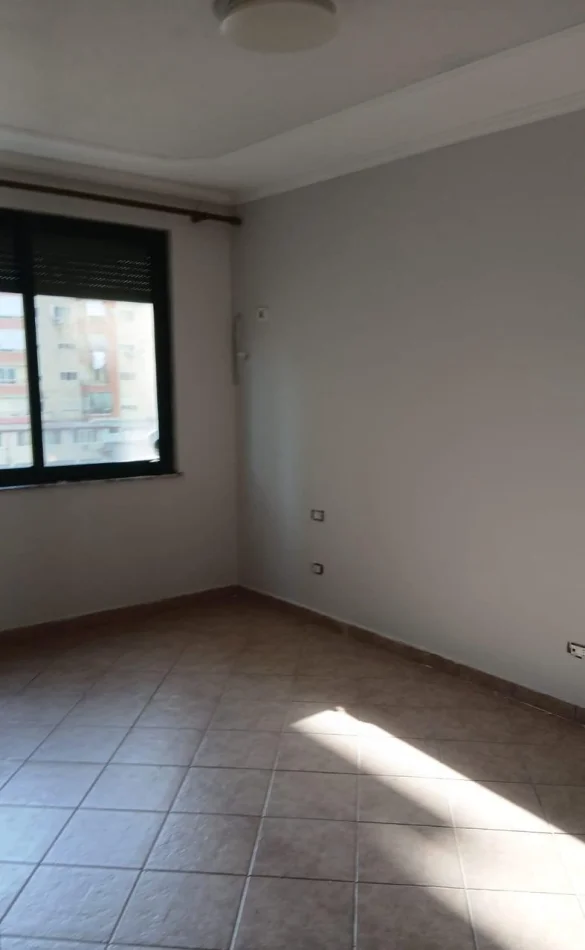 Tirane, jepet me qera ambjent biznesi Kati 3, 147 m² 1.200 € (Bulevardi Gjergj Fishta)