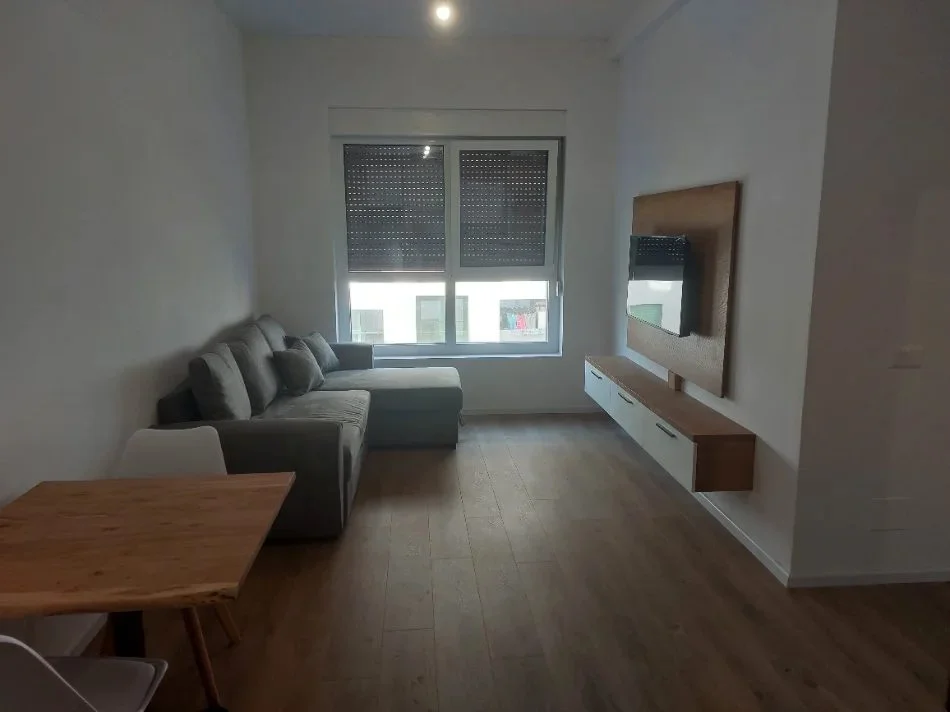 Tirane, jepet me qera apartament 2+1 Kati 4, 77 m² 500 € (Kadiu)