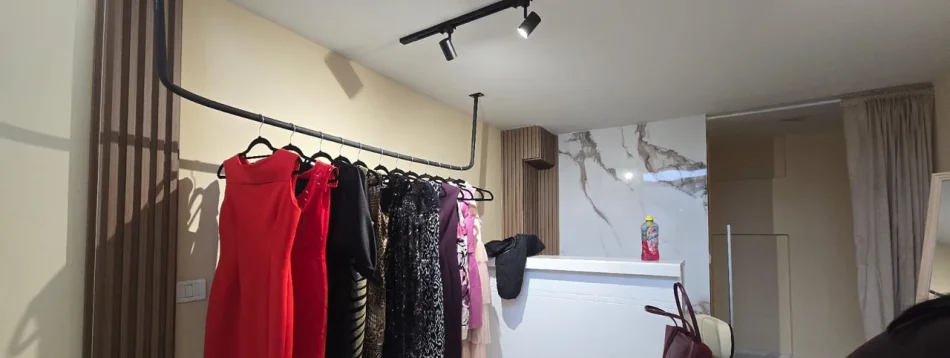 Tirane, jepet me qera ambjent biznesi Kati 1, 33 m² 300 € (Farke)