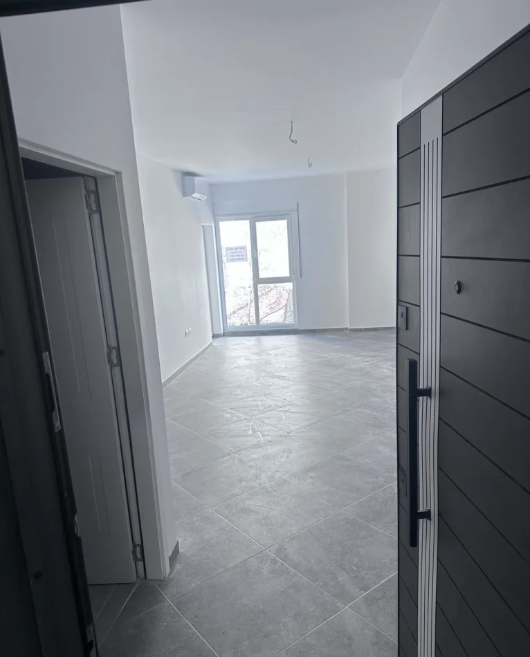 Tirane, jepet me qera ambjent biznesi Kati 1, 75 m² 500 € (Rruga 5 Maji)