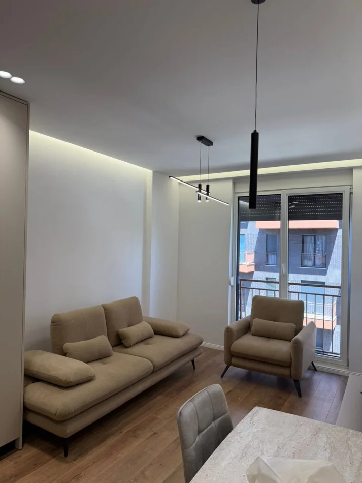 Tirane, jepet me qera apartament 1+1 Kati 3, 57 m² 550 € (Fusha Aviacionit)