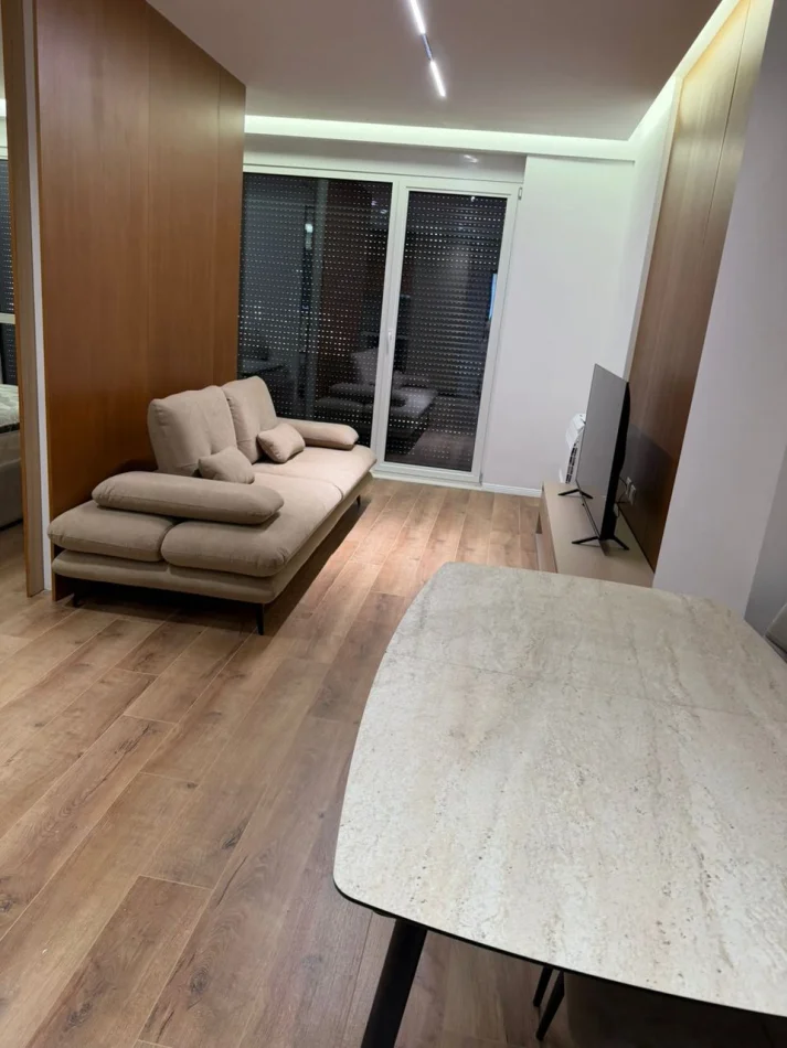 Tirane, jepet me qera apartament 1+1 Kati 3, 55 m² 550 € (Fusha Aviacionit)
