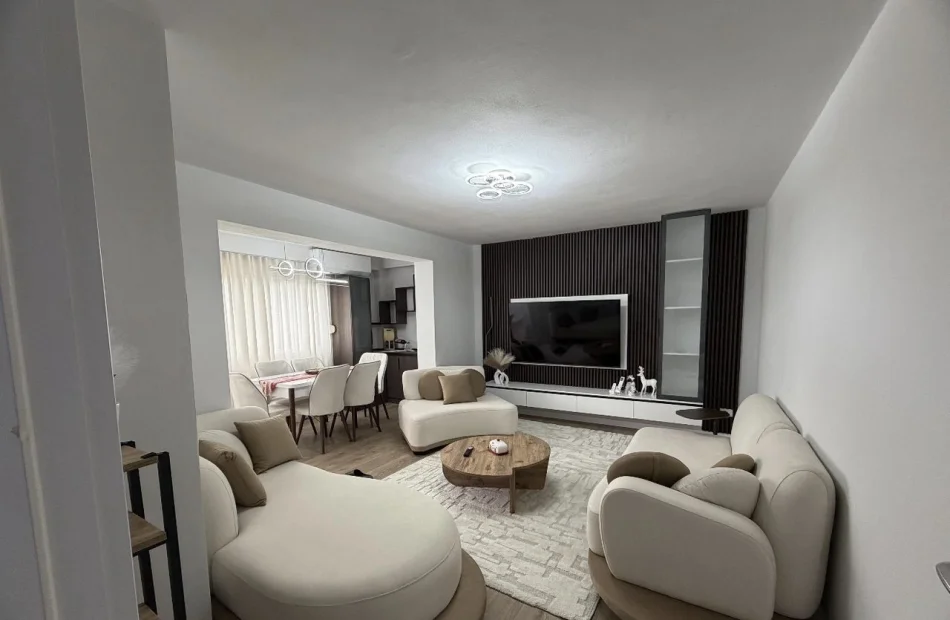 Tirane, jepet me qera apartament 2+1 Kati 3, 90 m² 850 € (Dhjetori)