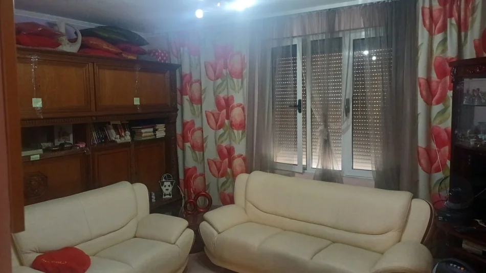 Tirane, jepet me qera apartament 1+1 Kati 3, 65 m² 400 € (Dhjetori)