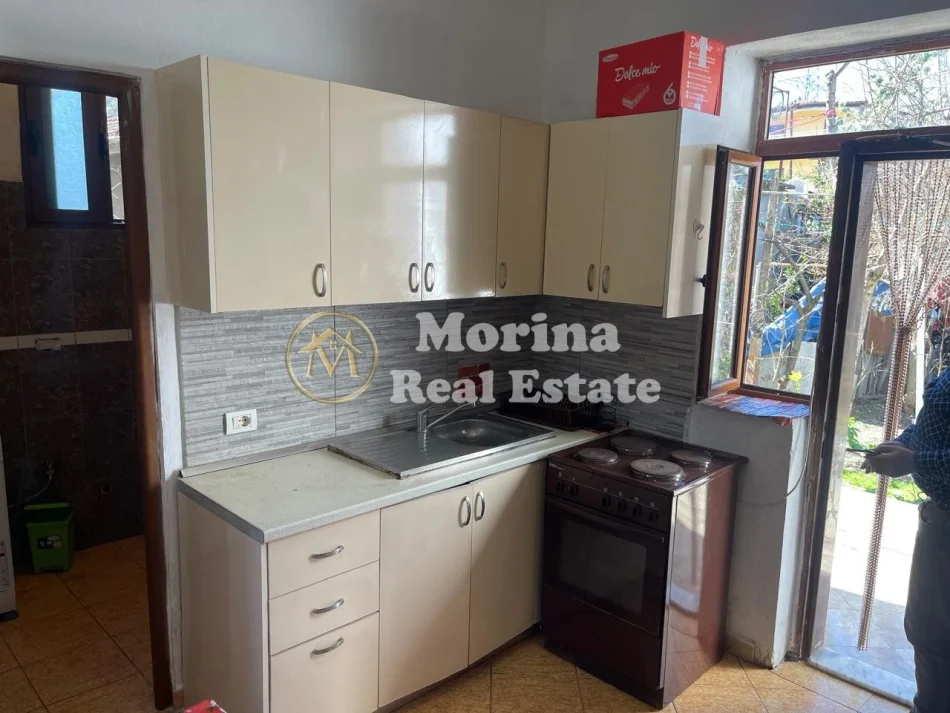 Tirane, jepet me qera apartament 1+1 Kati 1, 50 m² 250 € (Ish Stacioni Elektrik)