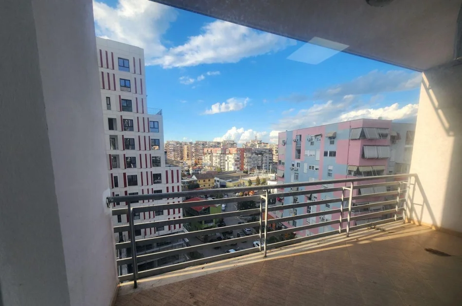 Tirane, jepet me qera ambjent biznesi Kati 6, 106 m² 700 € (Zogu I Zi)