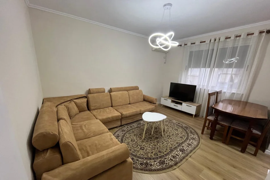 Tirane, jepet me qera apartament 2+1 Kati 4, 68 m² 750 € (Rruga Myslym Shyri)