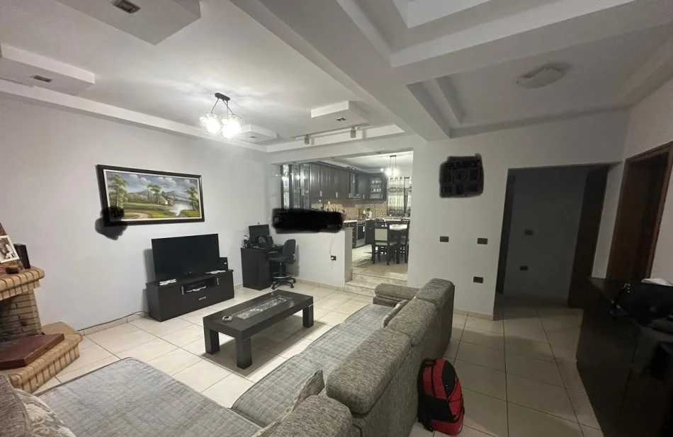 Tirane, jepet me qera apartament 3+1 Kati 2, 86 m² 500 € (Laprakë)